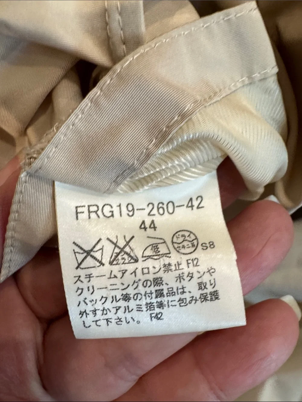 Authentic Burberry Beige Women's Trench Coat with Belt - Picture 13 of 15